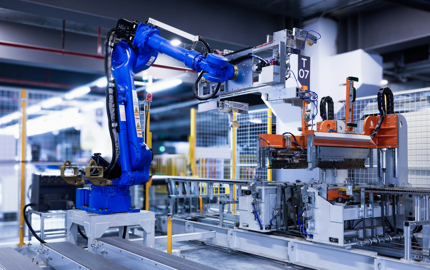 Bras robotisé industriel dans un atelier